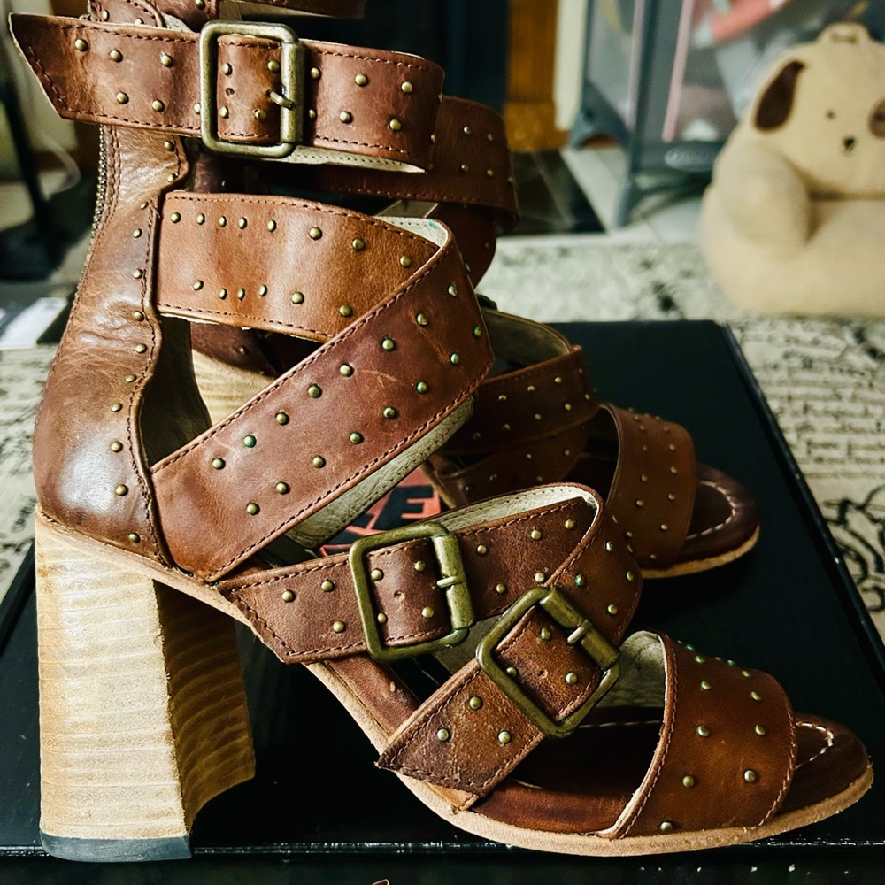 Freebird “Tanica” Strappy Sandal in Cognac